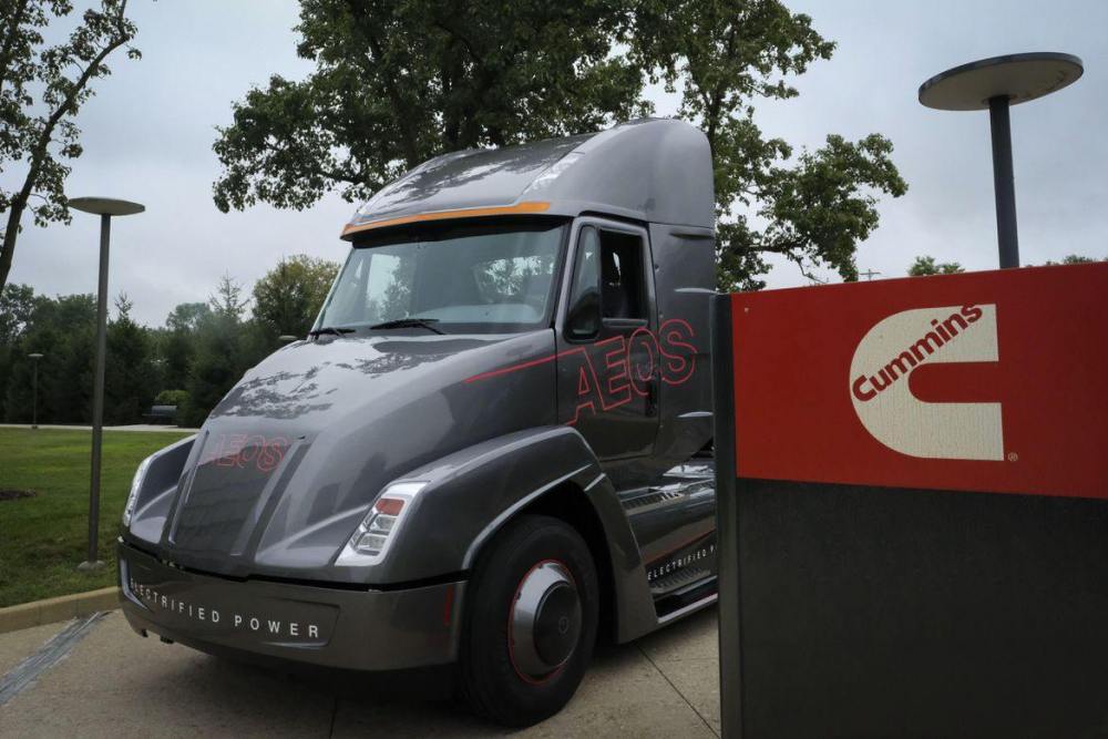 cummins-aeos-electric-tractor-6.jpg