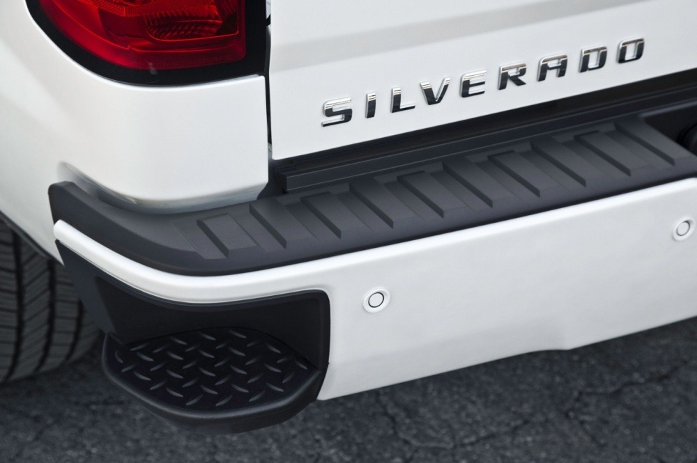 2014-chevrolet-silverado-1500-highcountry-bumper-step.jpg