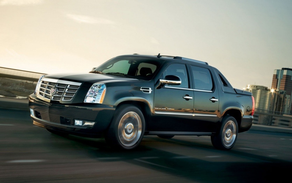 2013-Cadillac-Escalade-EXT-Premium-front-three-quarter-motion1.jpg