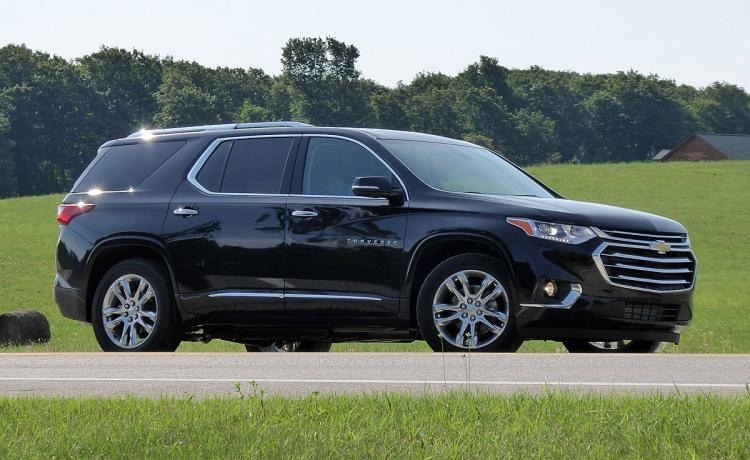 nydn-2018-chevrolet-traverse-high-country-black-profile.jpg