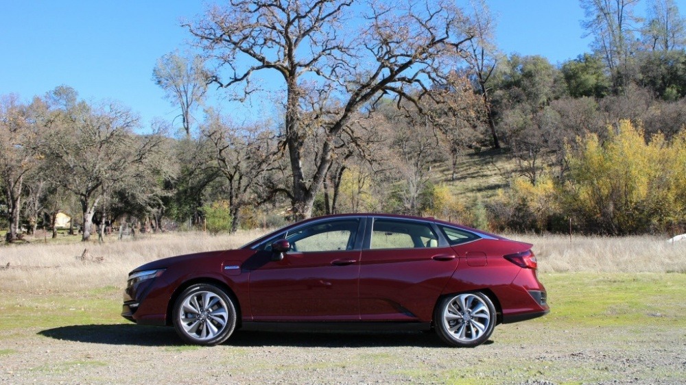 2018-honda-clarity-plug-in-hybrid-Side-Profile.jpg