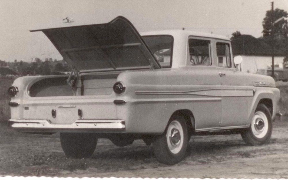 Ford-BR-truck-sedan-2-door-trunk-open.jpg
