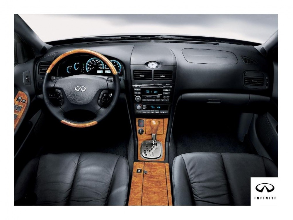 2005_infiniti_i_manu_03.jpg