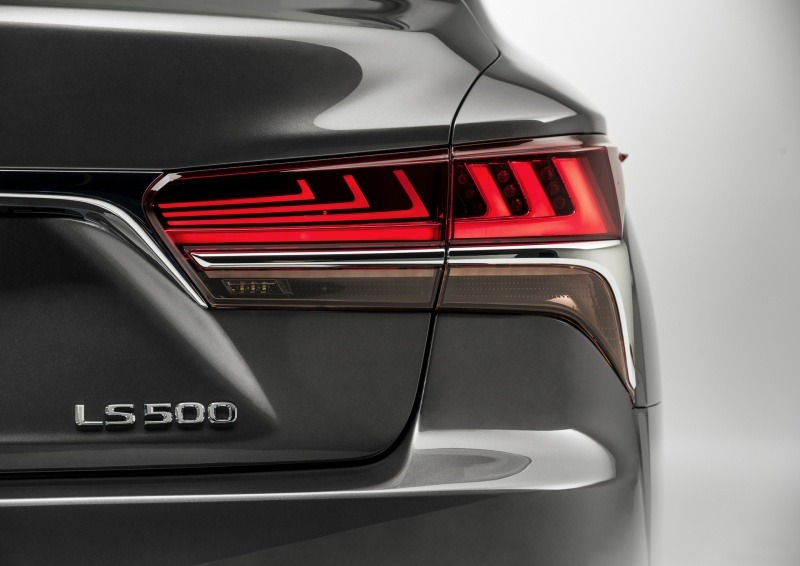 2018 Lexus LS 500 4.jpg