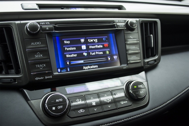 2013 Toyota RAV4 XLE AWD 14