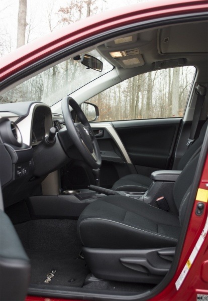 2013 Toyota RAV4 XLE AWD 10