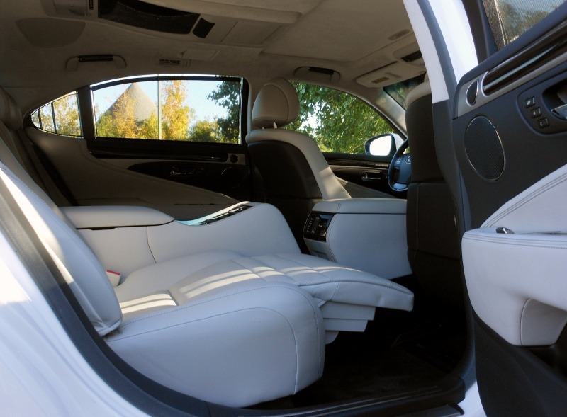 2013 Lexus LS600h L 13