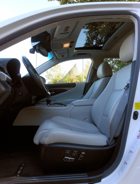 2013 Lexus LS600h L 12