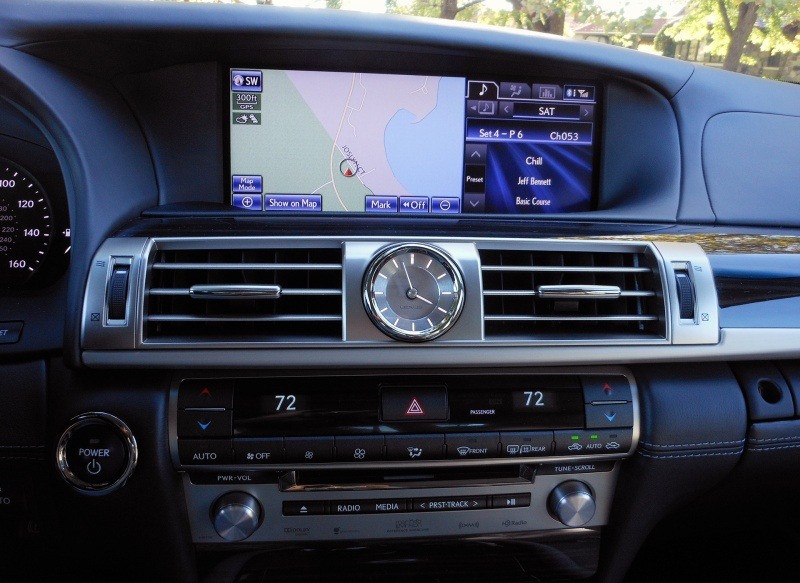 2013 Lexus LS600h L 16