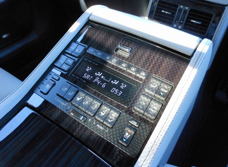 2013 Lexus LS600h L 17