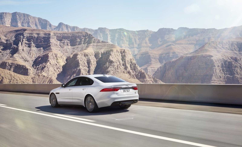 2016 Jaguar XF 13