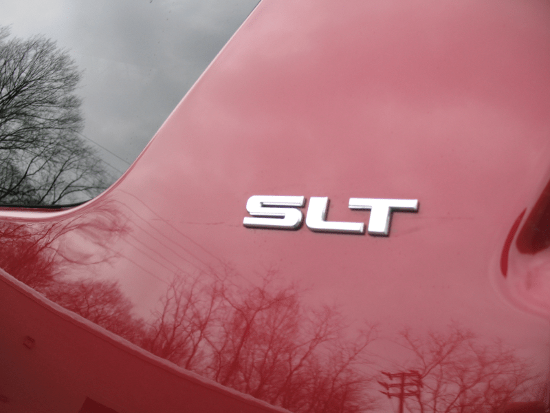 2010 GMC Acadia SLT-2 051.png