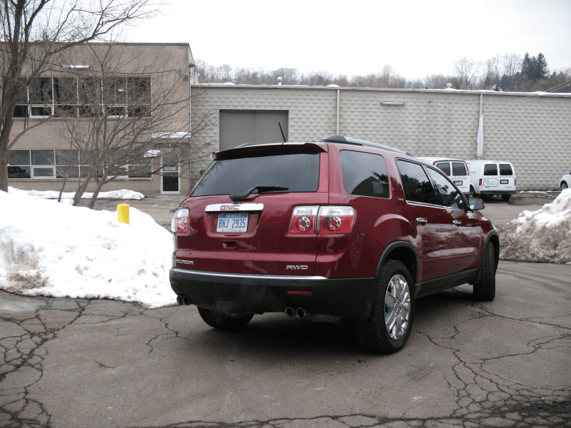 2010 GMC Acadia SLT-2 047.png