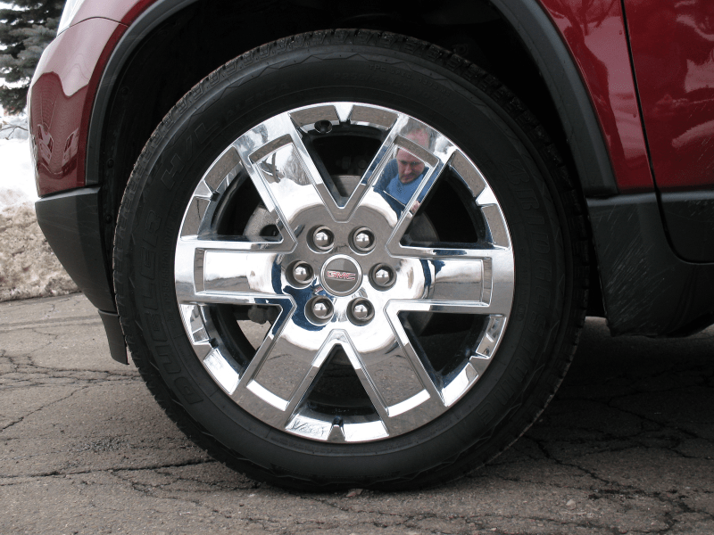 2010 GMC Acadia SLT-2 048.png