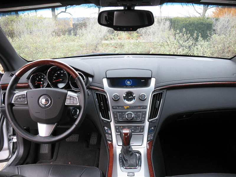 2011 Cadillac CTS Coupe interior wide.png