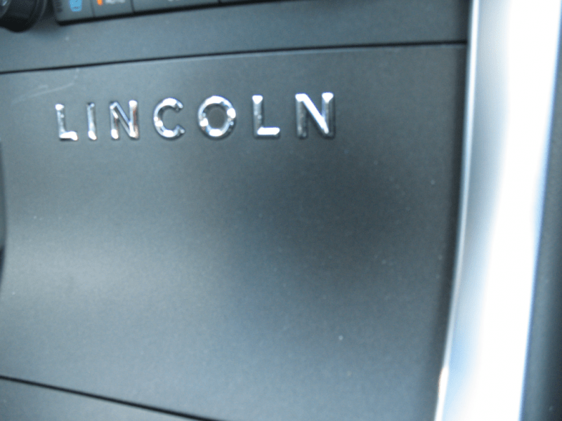 2011 Lincoln MKS AWD Ecoboost 031.png