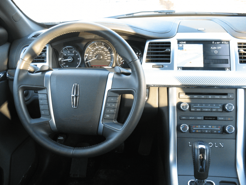 2011 Lincoln MKS AWD Ecoboost 029.png
