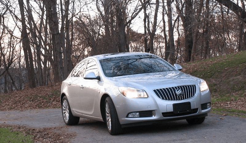 2011 Buick Regal CXL 004.png