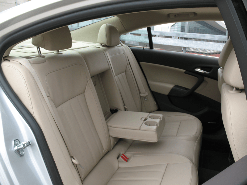 2011 Buick Regal CXL 025.png