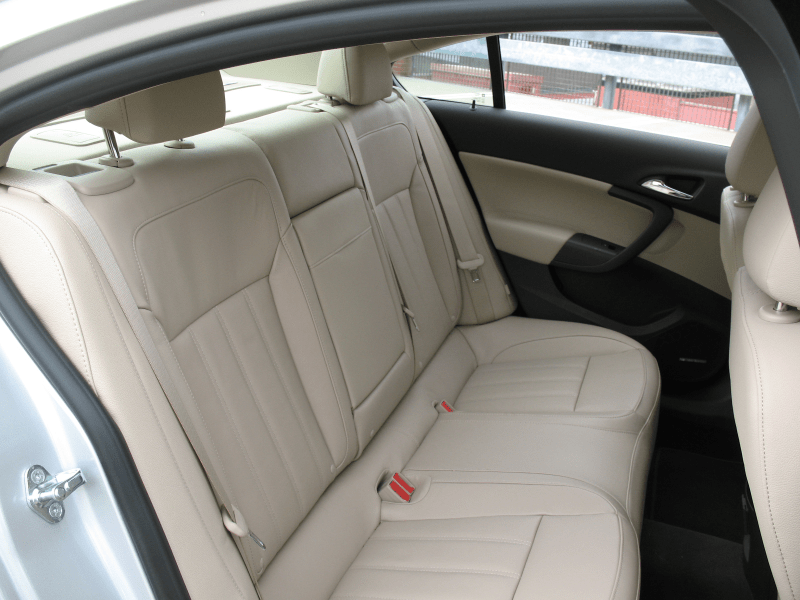 2011 Buick Regal CXL 024.png