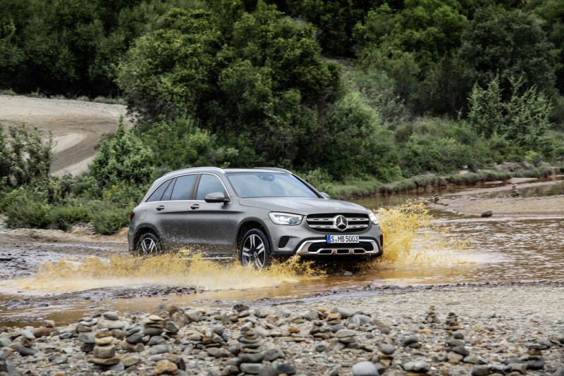 2020 Mercedes-Benz GLC 012.jpg