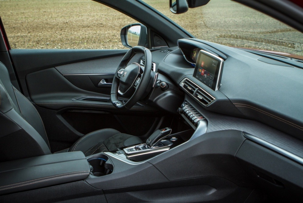essai-peugeot-3008-gt-interieur-28.jpg