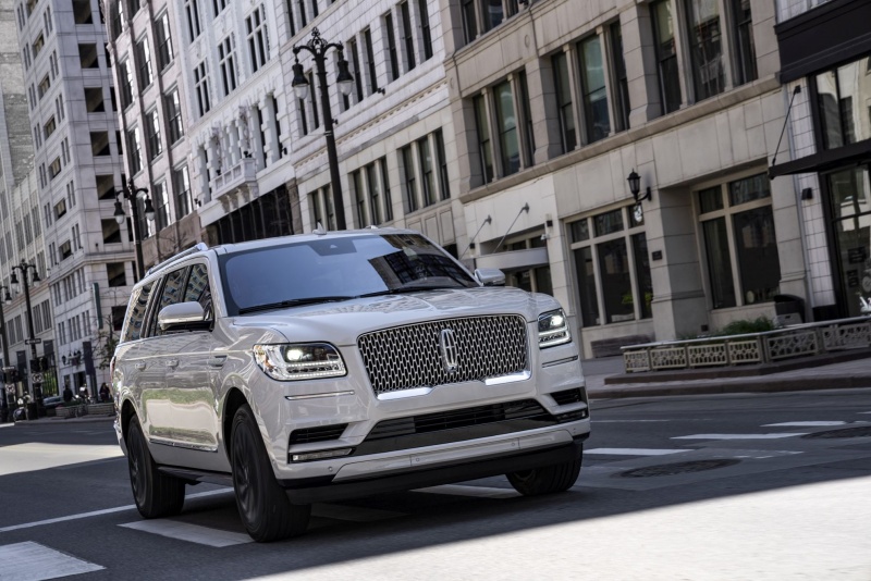 2020 Lincoln Navigator Monochromatic 008.jpg