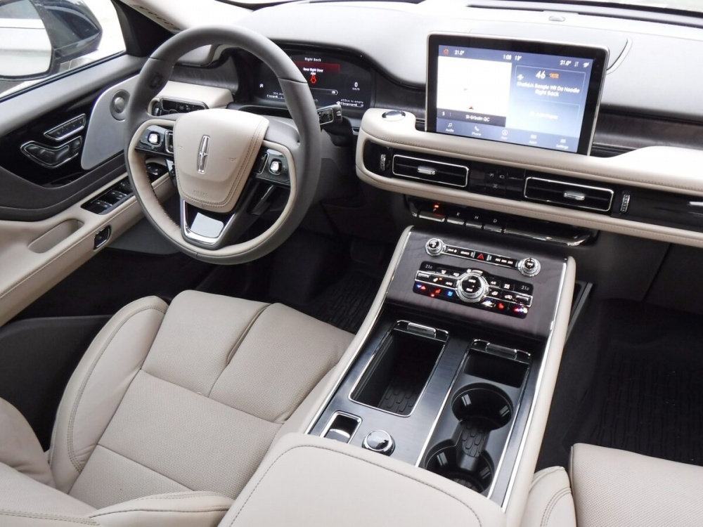 2020_lincoln_aviator_interior-1200x900.jpg