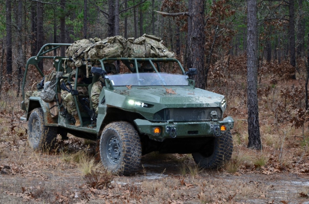 GM-Defense-Infantry-Squad-Vehicle-01.jpg