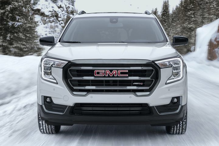 2022-GMC-Terrain-AT4-Exterior-011-front-snow-720x480.jpg