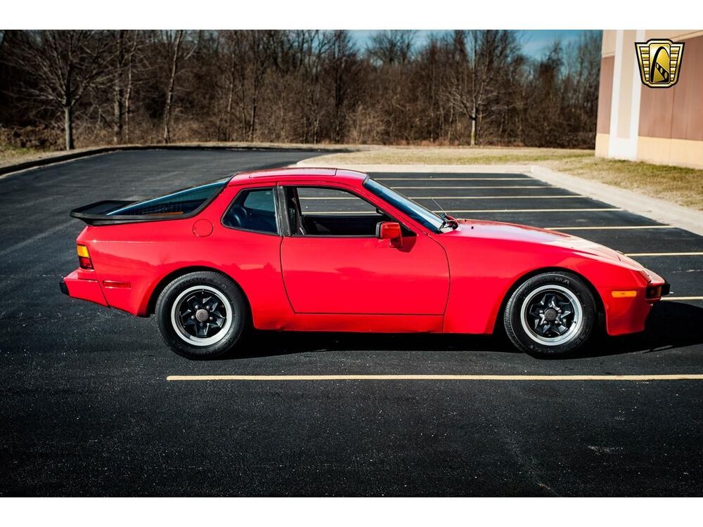 16703186-1984-porsche-944-std.jpg