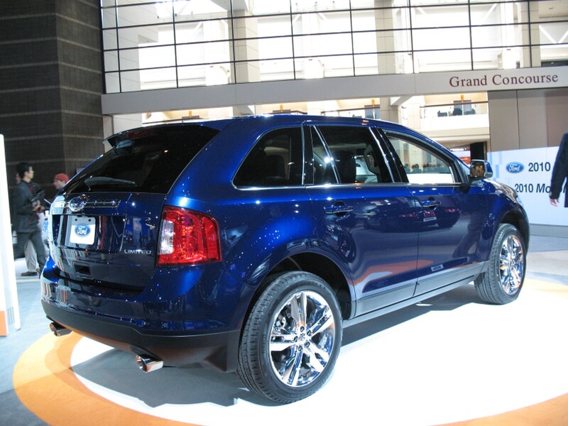 2011 Ford Edge rear three-qtr.jpg