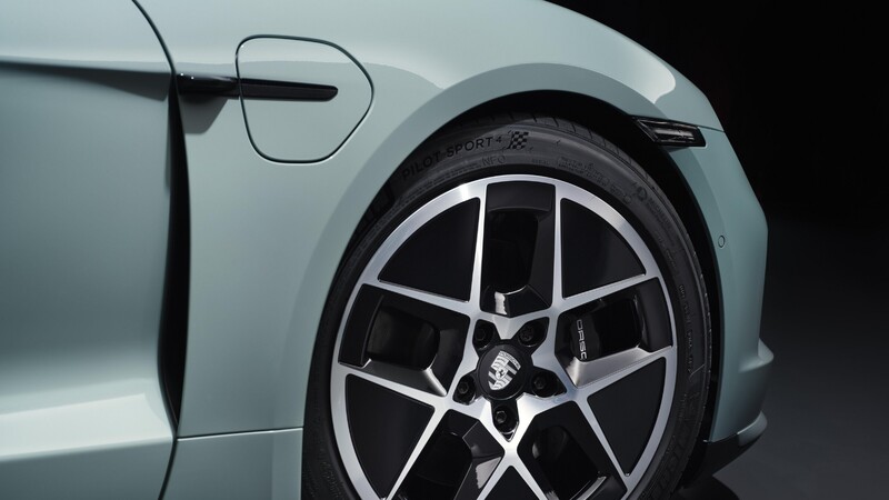 2025 Porsche Taycan 047.jpg